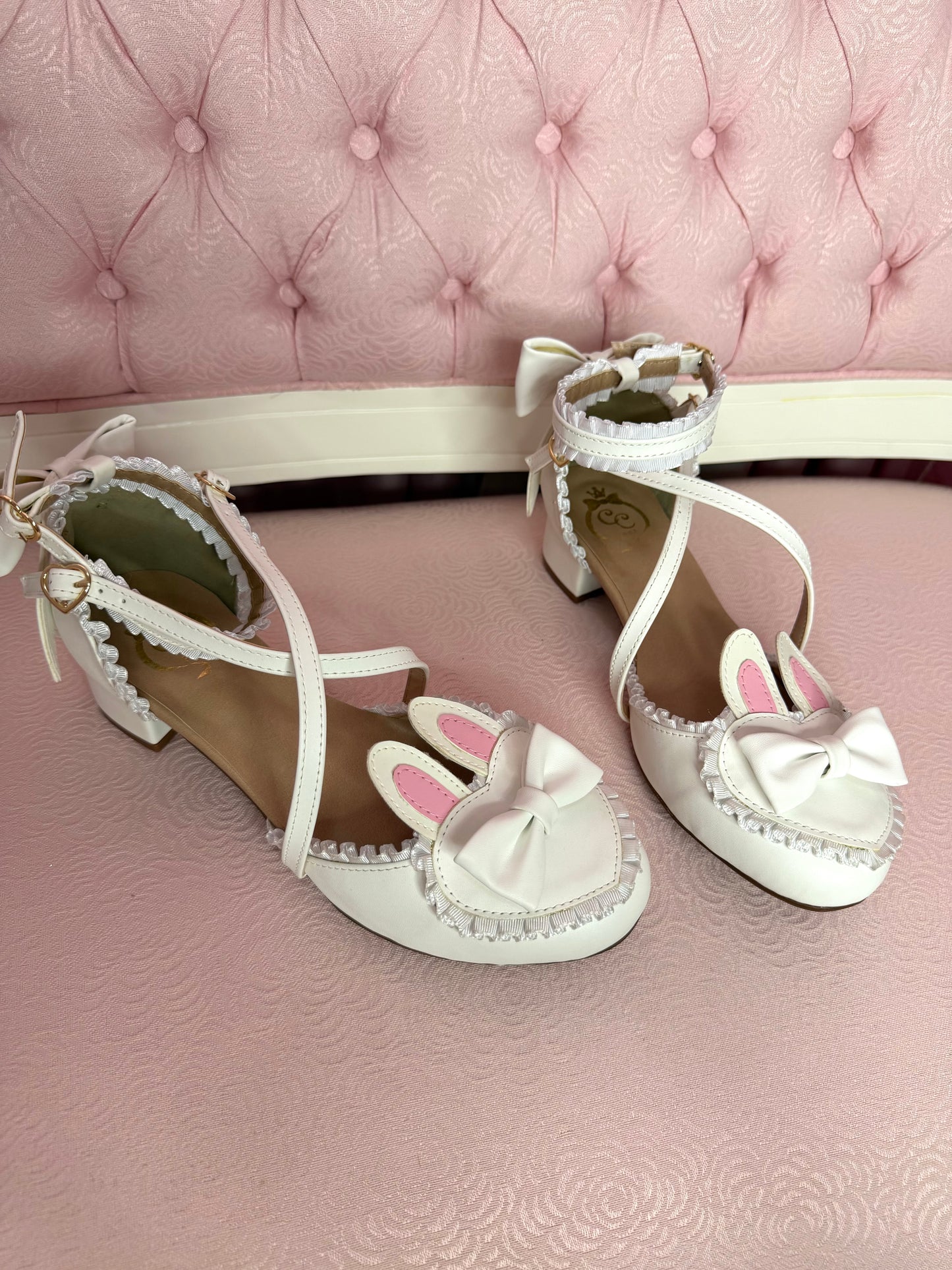 [35BR] Frilly Bunny Hearty Shoes - White