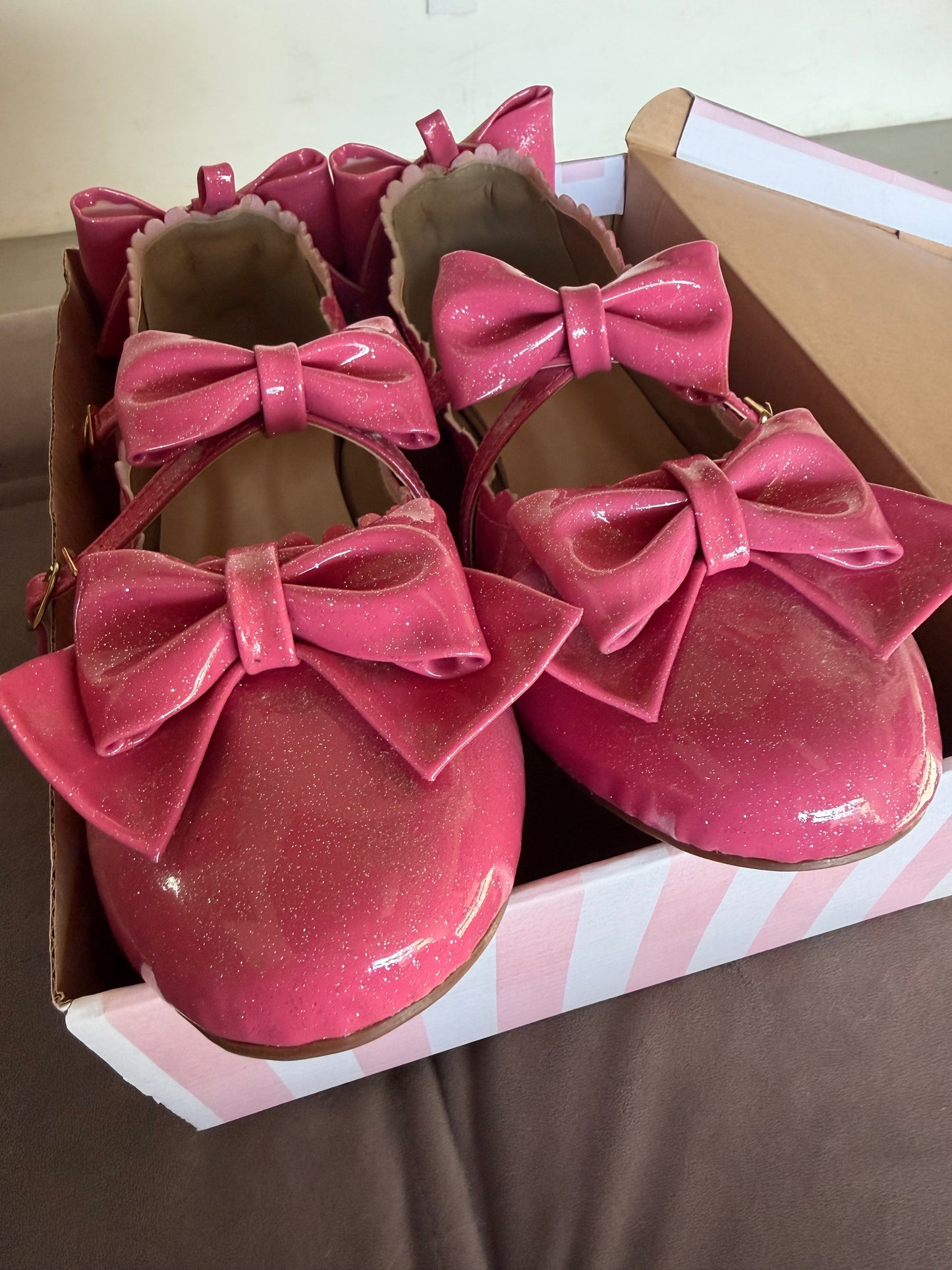 [41BR] [B GRADE] Shiny Unicorn Queen - Shiny Hot Pink With Glitter